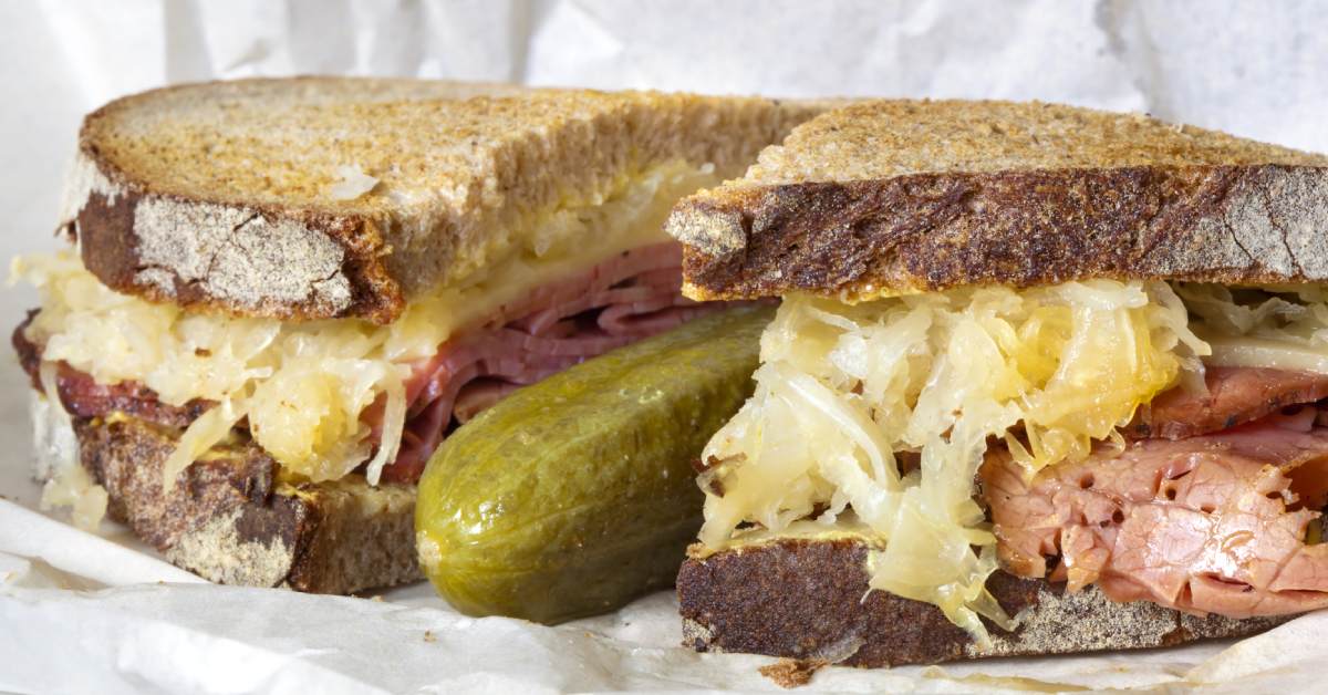 reuben sandwich with pickle